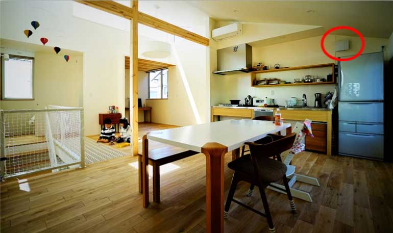 Living room and kitchen with a 'Seseragi®' installed.